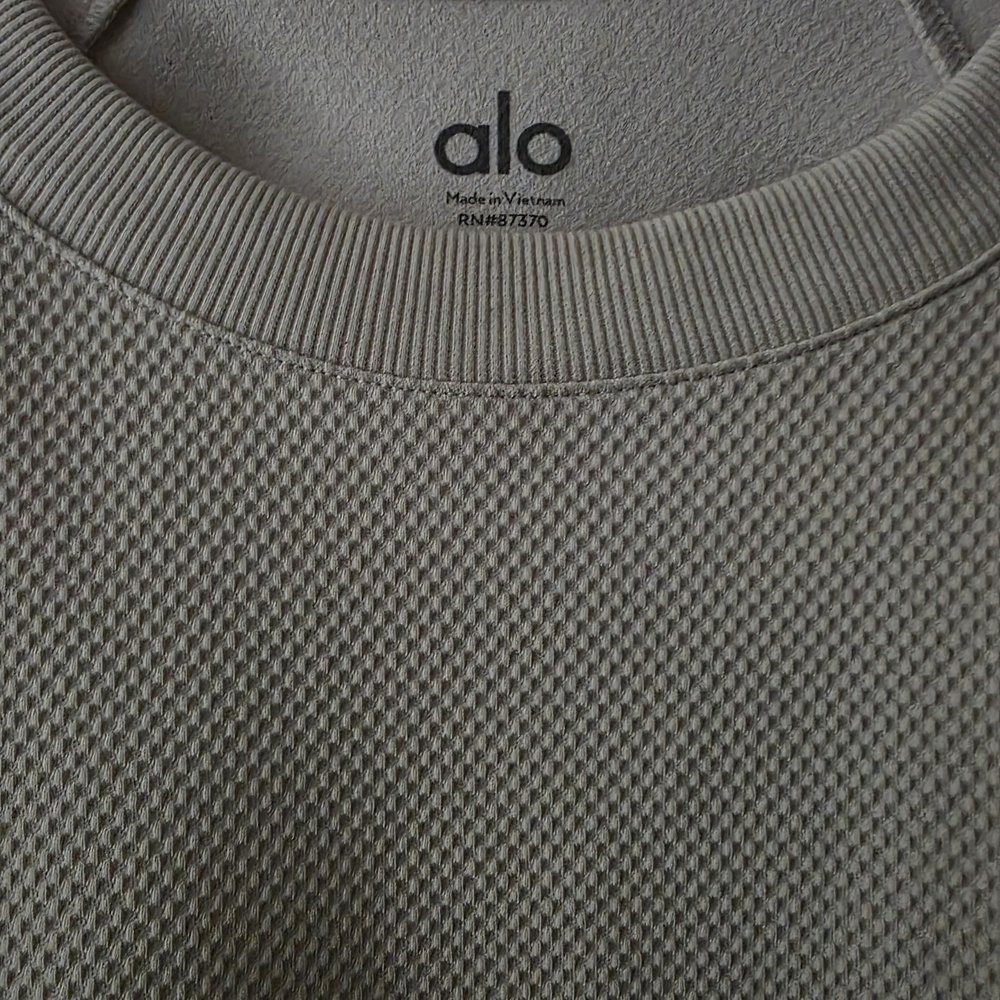 ALO Yoga Men's Textured Cream Crewneck Sweater & Matching Sweatpants (Set)
